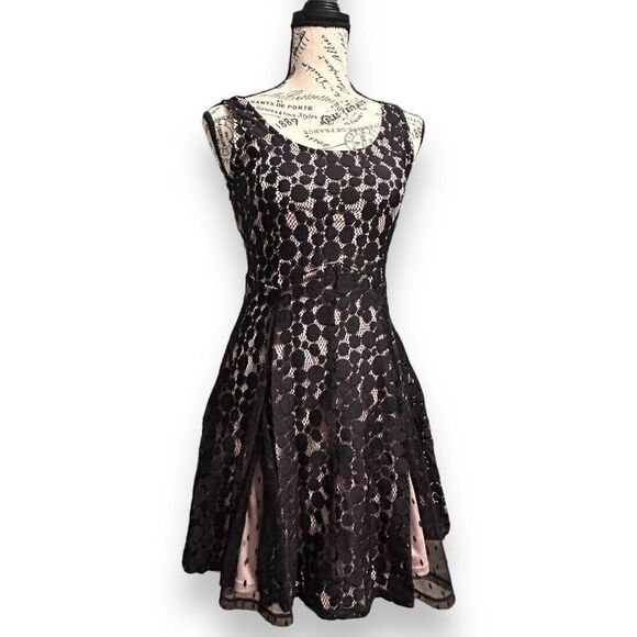 Disney Minnie Rocks the Dots S Black Polka Dot Lace Mini Dress Whimsigoth Witchy - Picture 4 of 11